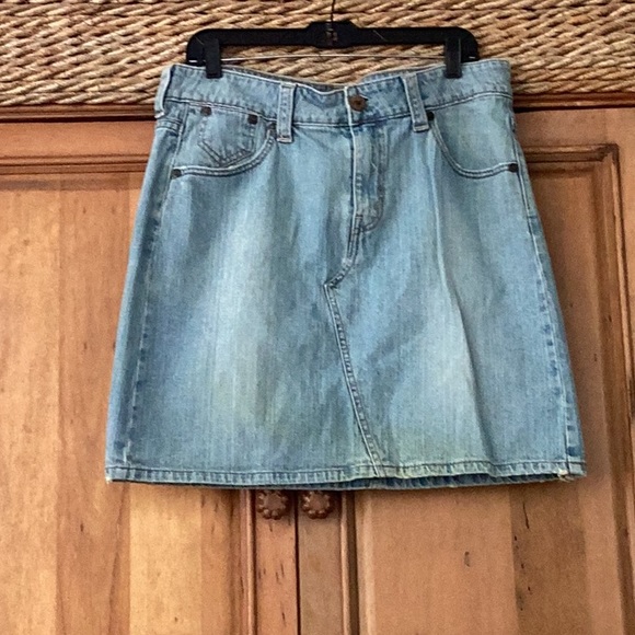🦋Levis Jeans So Fun Size 16 Fun to Wear Denim Skirt Wardrobe Must Have 🦋 - Picture 3 of 11